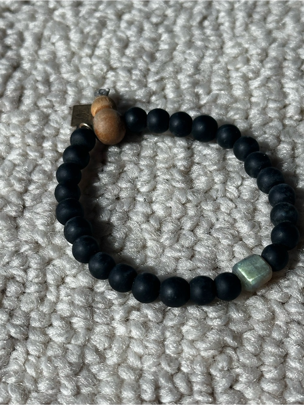 Judith Bright Matte Black Beaded Bracelet with labradorite stone - Picture 4 of 4